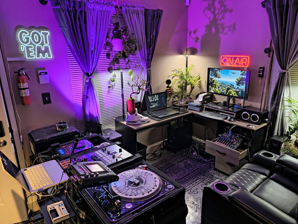 prod-track-files-1455418-extra_pictures-ANWAR-SUPREMEPLANAEMCEE