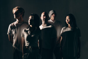 prod-track-files-1486590-extra_pictures-Floodlit