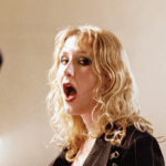 Phoebe Lunny (Lambrini Girls): Fue arrestada tras advertir sobre un músico peligroso. Él permanece en libertad.