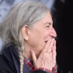 3.000 personas le cantaron su propio himno a Patti Smith en Oviedo. Ella no lo esperaba.